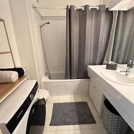 T2, 4 Pers Max, Terrasse Avec Vue Et Parking Prive, Proche Centre Et *